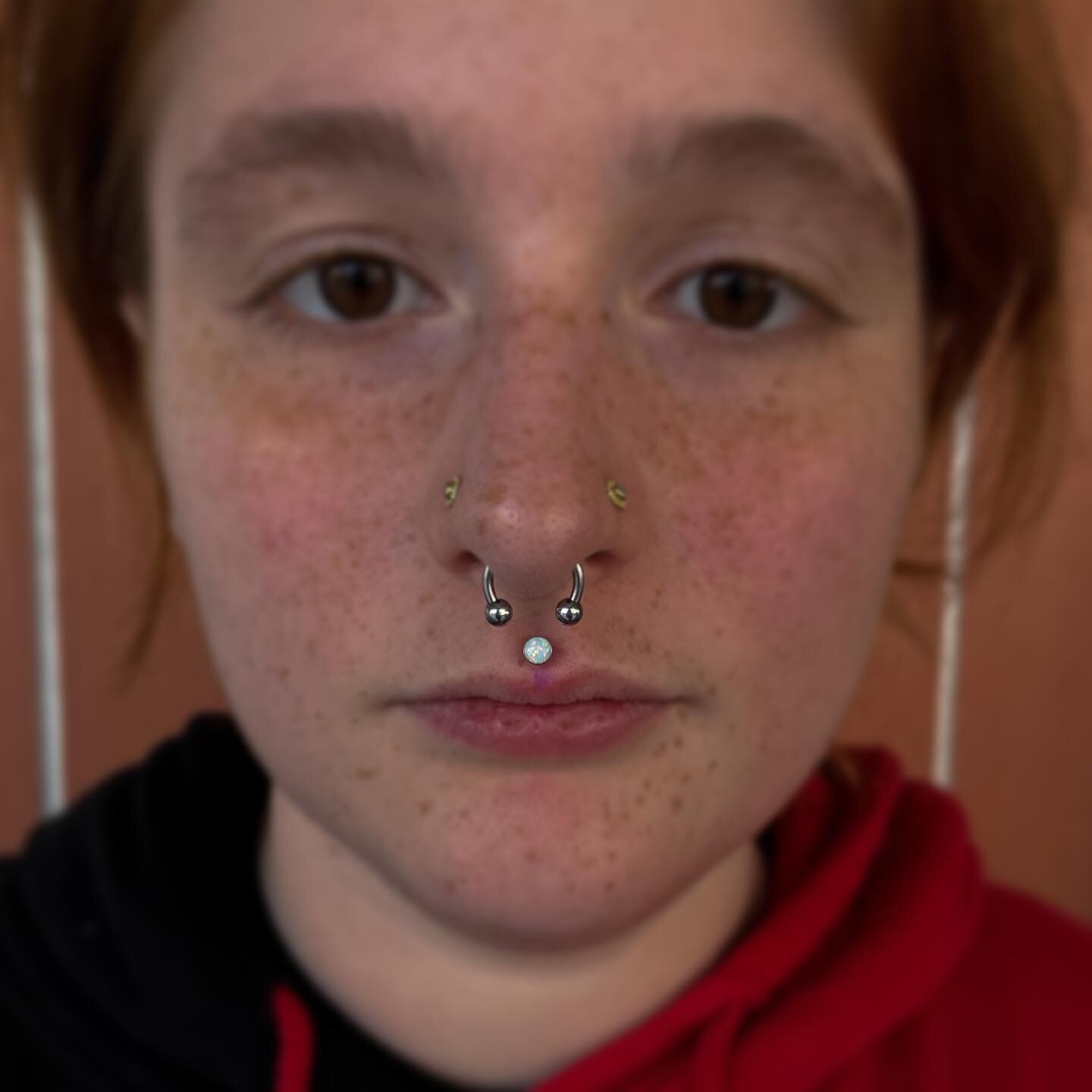 Fresh philtrum from the other day with a lil 4mm White Opal from @neometaljewelry with a jewelry upgrade/downsize on one of the nostrils with a 2mm 18kt yellow gold Virtue from @anatometalinc