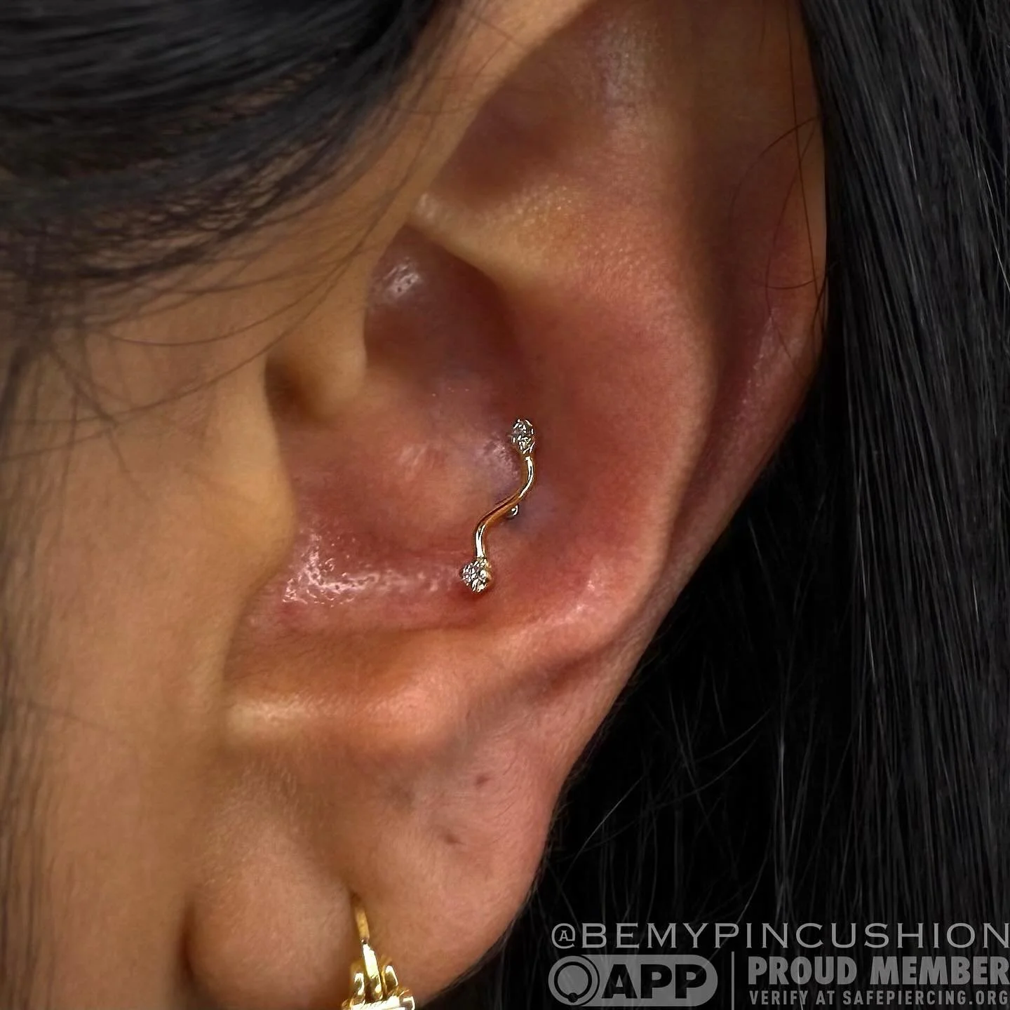 I’m BACK with this cute yellow gold “Squiggle” from @kiwidiamondjewelry !! π€© Thanks for looking!