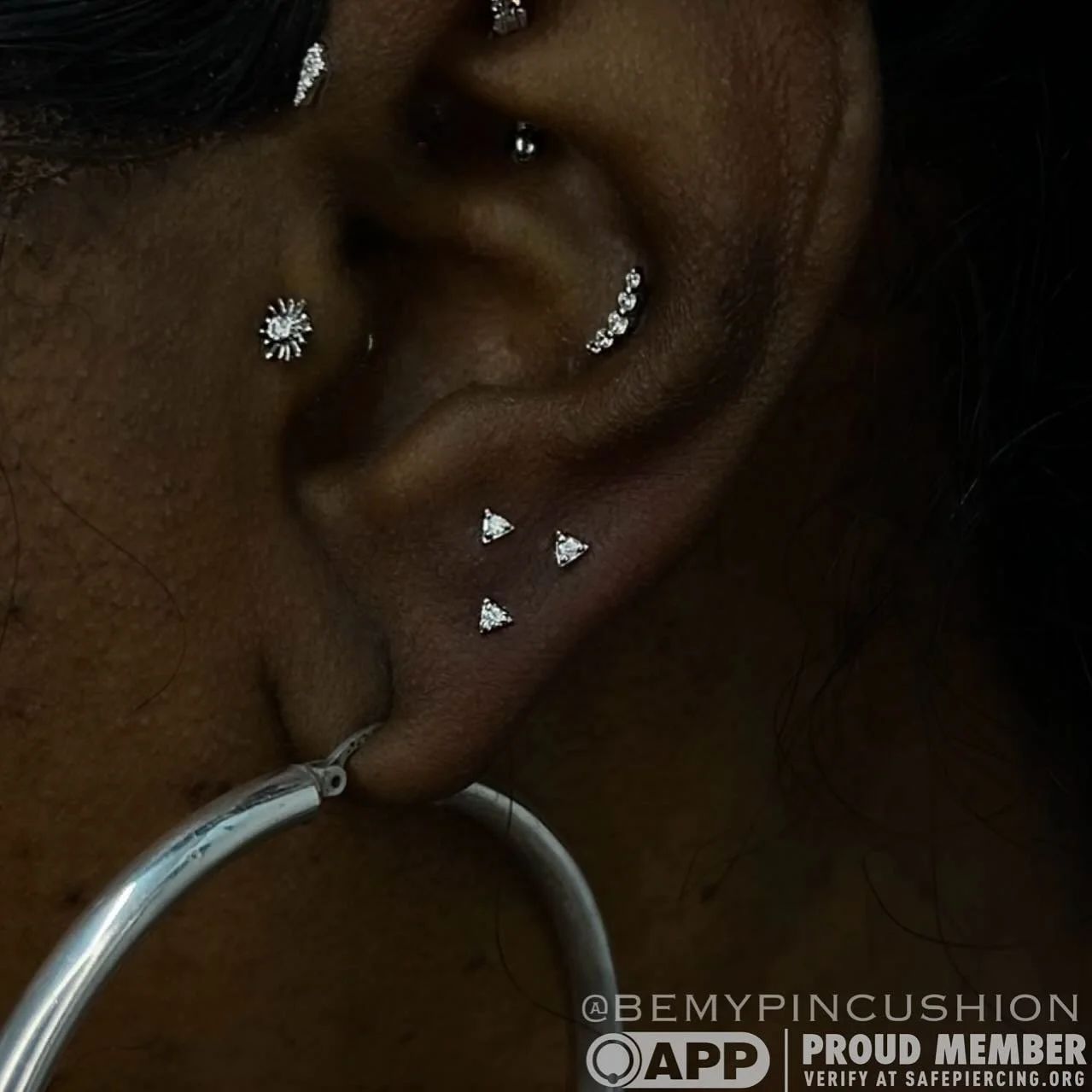 Hey, all! I will be out of studio to the @safepiercing conference in Vegas this week, and @shine.piercer.eli will be covering! Please visit her for any and all piercing needs.
In the meantime, enjoy this absolutely stunning "Illuminati" lo