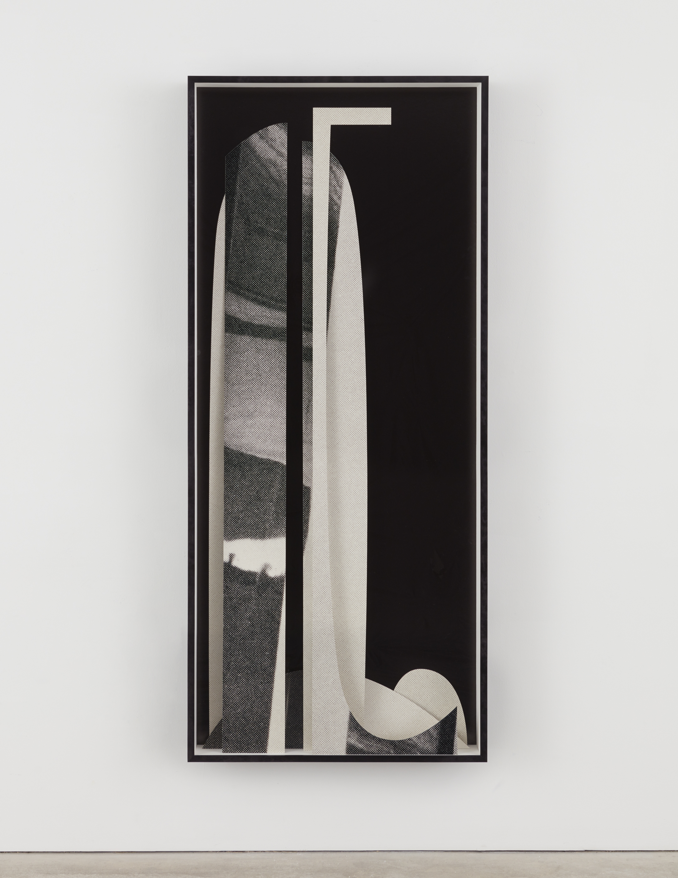 Image © Erin Shirreff. Lacquer, clips and stack, 2018. Dye sublimation and archival pigment prints. 88.25 x 37.25 x 5.75 inches. Courtesy of the artist and Sikkema Jenkins & Co., New York.