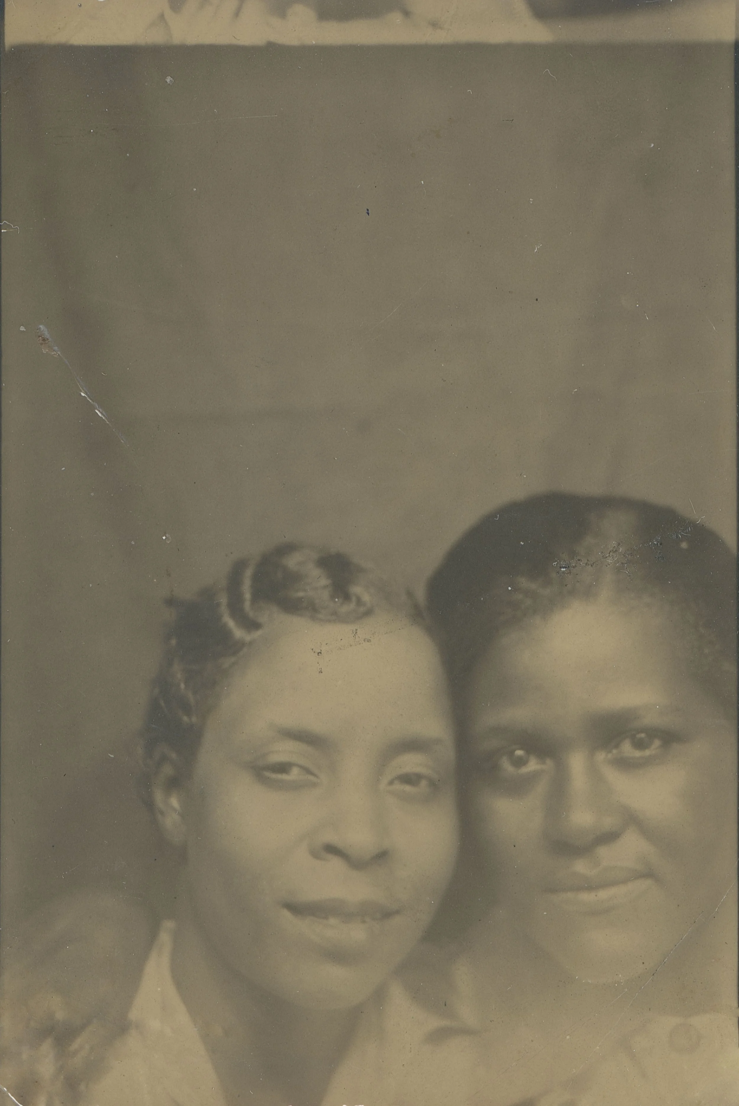 AlannaFields_LesbianCouple_BoothPhoto.jpg