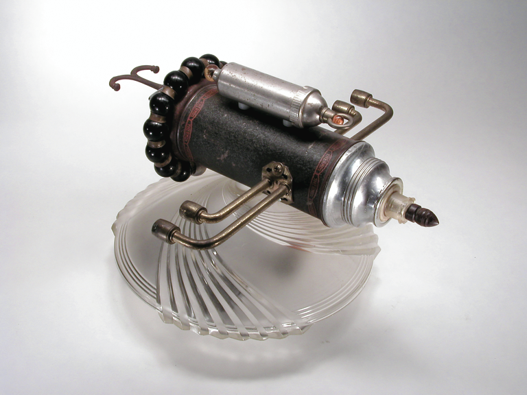GalleryOonH-Jimmy Descant-Model 4708-2001 Found Object Illuminated Assemblage-1998-15.5x12x13-1200.png