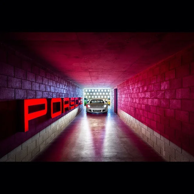 One more to end the day. Photographed by @scottfrancesphoto for #stevenharrisarchitects. Featured in @townandcountrymag! #photography #stevenharris #Porsche #collection #sandiego #california #goodlife #garage #car #nicecars #automobile #rare #antique #custom #blue #silver #epic #yolo #tunnel #gottahaveit #sexy #perfect #love #mancave #sleek #living #architecture #housestudios ____________________________________
HOUSEtribeca.com
photo-retouching house
