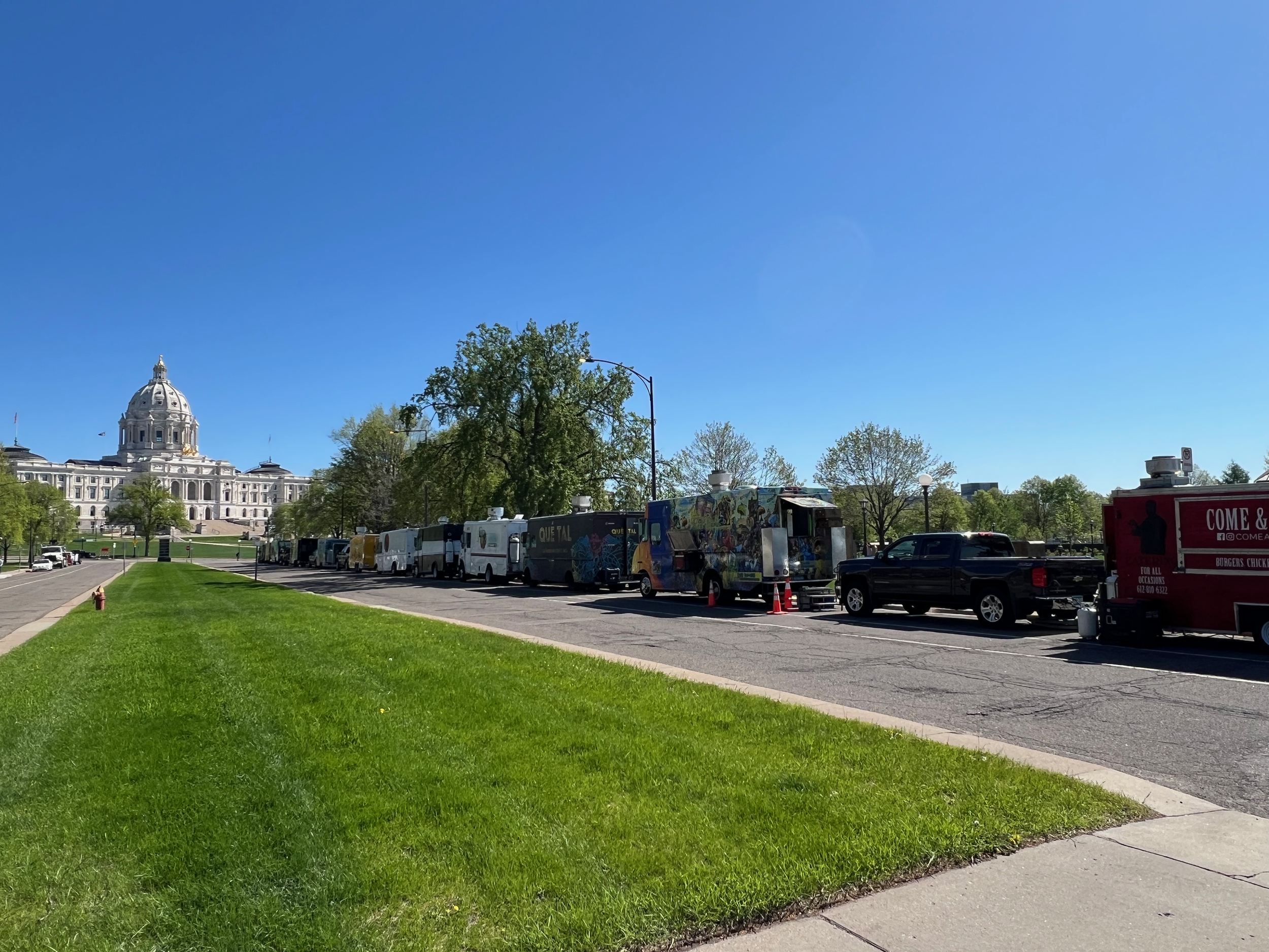 State Capitol - Lunch on the Mall