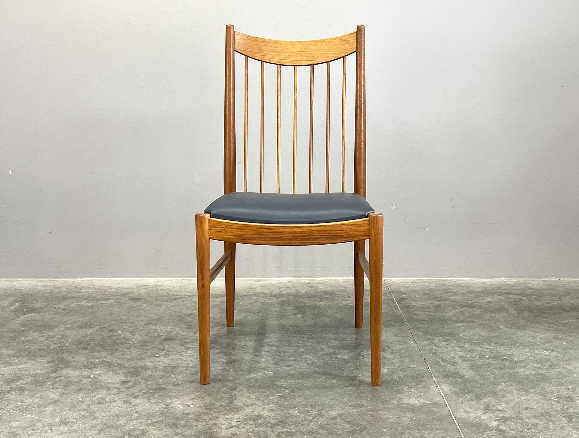 chairs_front.jpg