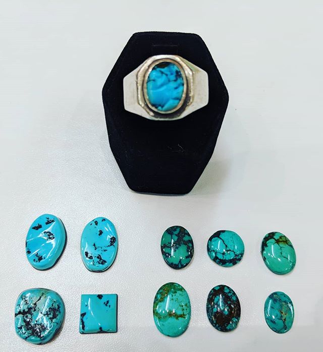 Helping our customers find the perfect #turquoise cabochon- bring that beautiful vintage ring back to life!
#greywolfgallery #jewelryrepair