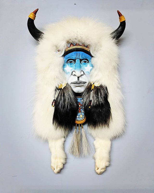 Kathryn Yauney Cherokee Mask💙

#cherokee #indigenousart #greywolfgallery