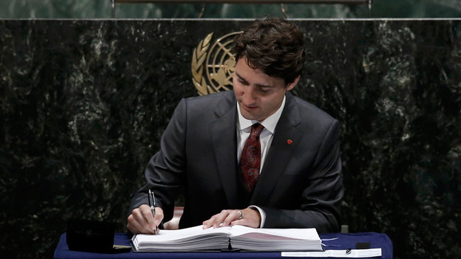 Trudeau signs Paris Agreement