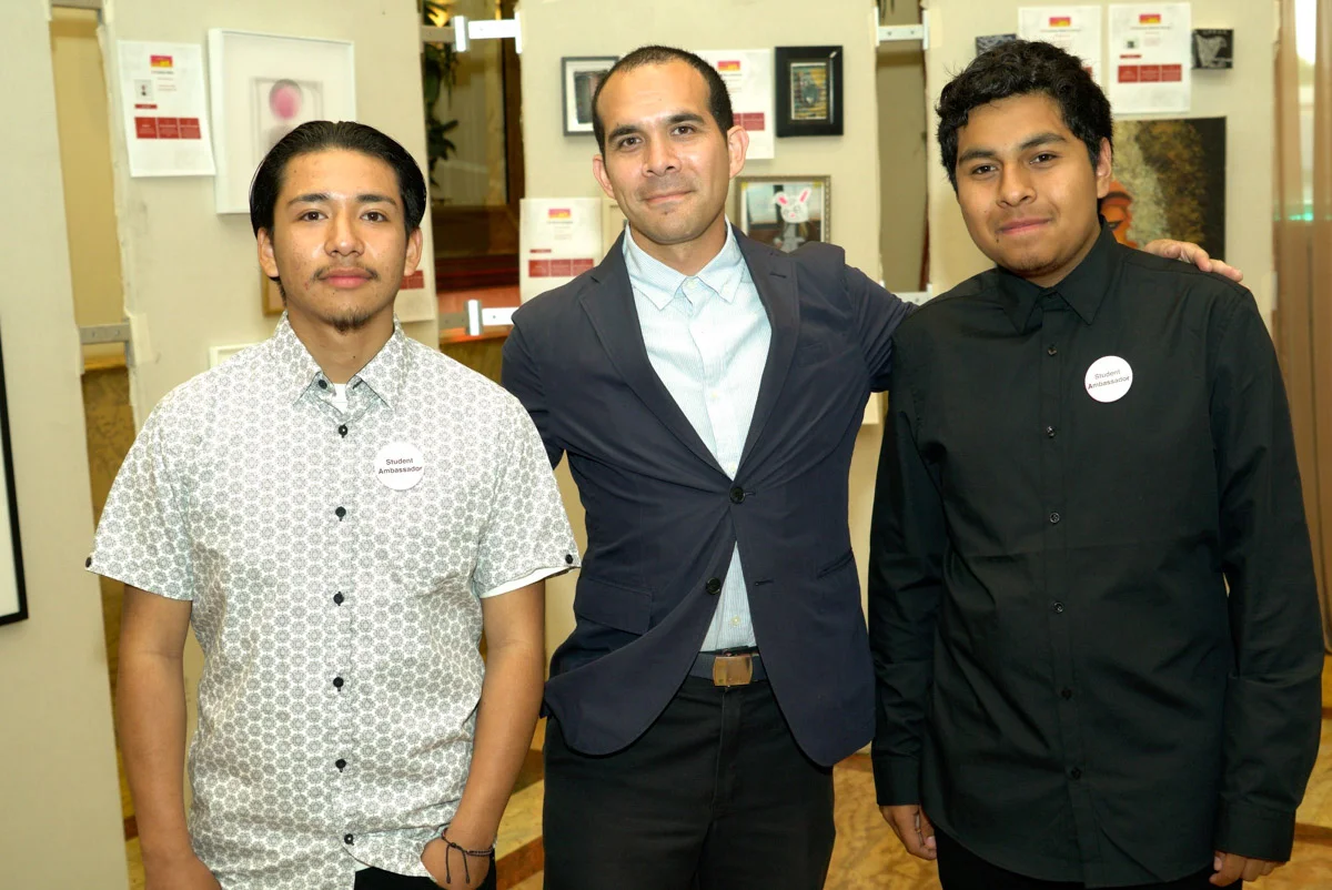 Michael Alvarez and artworxLA students.jpg