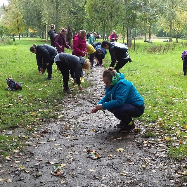 I'm sure Sam will post more pics from today's fabulous #outdoorlearningconference in Cardiff organised by the brilliant #naturalresourceswales #nrw but here are mine. Every time I think I don't want to be involved in training I tag along with Sam and change my mind. Truly inspiring introducing people to the joys of autumnal nature and natural art #anotherbagofleaves #addictedtocollectingnature #lovewhatyoudo #outdoorplay #outdoorlearning #forestschool #cambiumsustainable