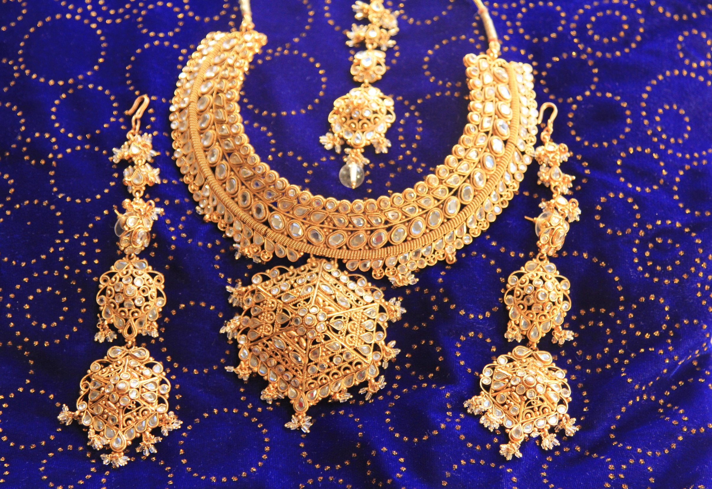 LAMYRA "Vintage' Polki and Antique Gold Choker, Long earrings and Headpiece.