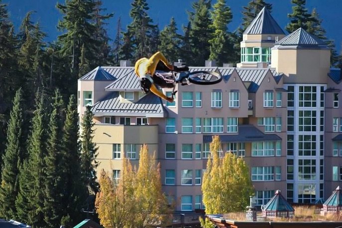 ALLTime FallTime! 🍂 matching my kit to the foliage
This shot really hit the feels! Giving vintage @crankworx vibes flying through the air with the village down below! 🚲 
Like the type of photos I saw when I first began mountain biking 20 years ago!