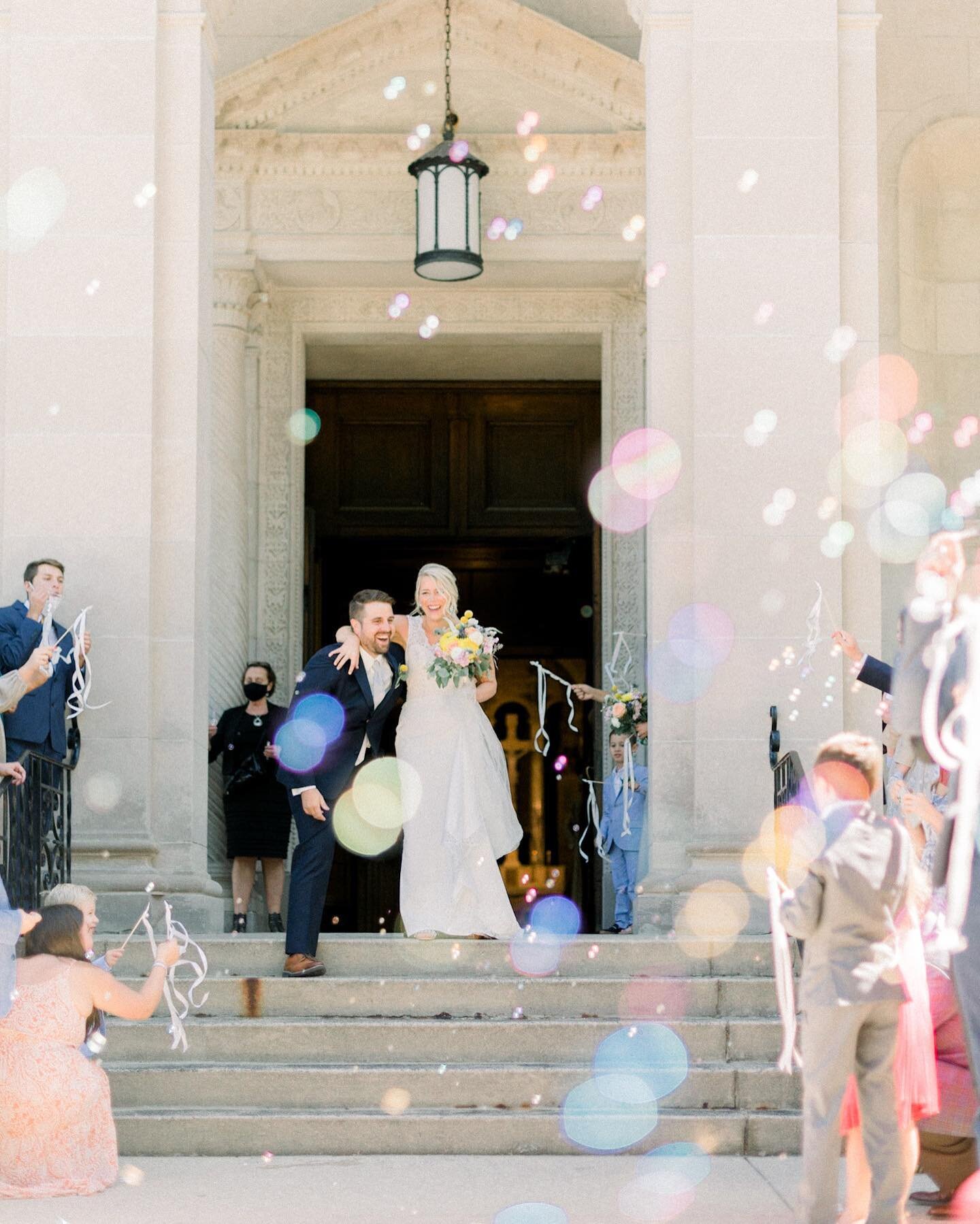 A wedding filled with pure JOY and an exit filled with bubble MAGIC!

Swipe to see Kenwyn being admired by her guests like she&rsquo;s Taylor Swift!🤍

Photographer: @katerinaking / Ceremony: @sjoaindy / Reception: @indplsartcenter / Entertainment: @