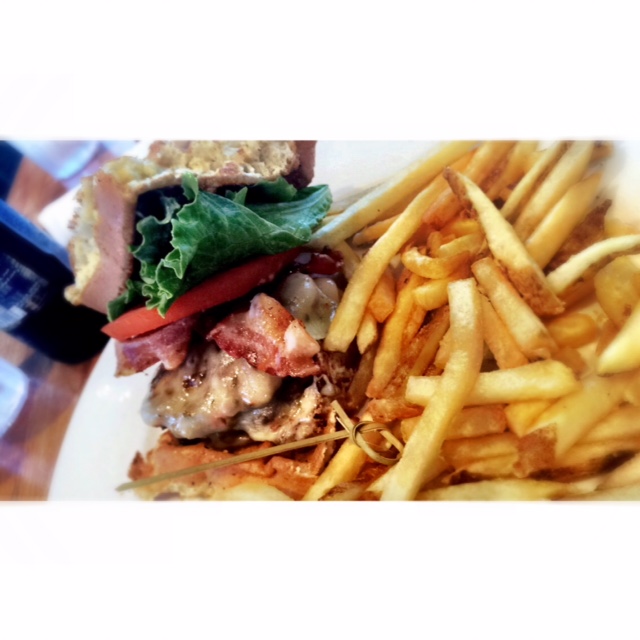 fresh beef brisket ground daily / lettuce / beefsteak tomato / garlic aioli / pickle chips / choice of cheese / waffle bun/bacon