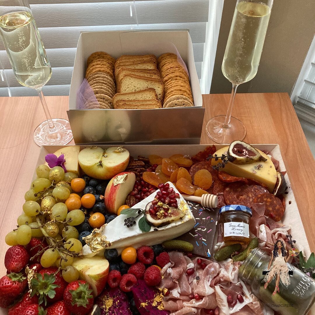 Loving this set up from my amazing customers✨🥂

Don&rsquo;t forget to place your holiday orders! Now booking for Thanksgiving and Christmas 

#urbancharcuterie #ucboard #charcuterie #bgab #blackgirlsandboards #charcuterieboard #grazeboard #clientdel