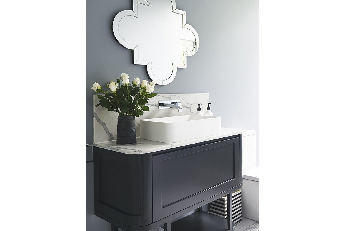 Glamour-Guest-Bathroom7-by-LynneBradleyInteriors.jpg