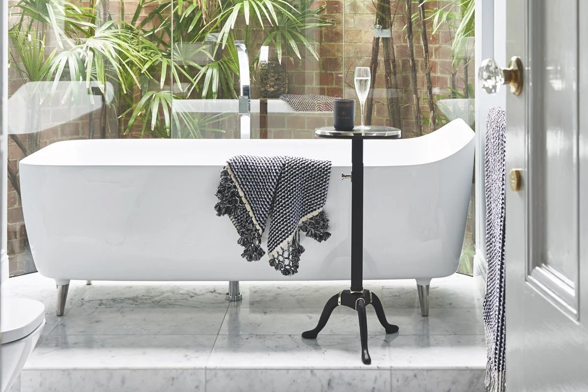 Glamour-Guest-Bathroom9a-by-LynneBradleyInteriors.jpg