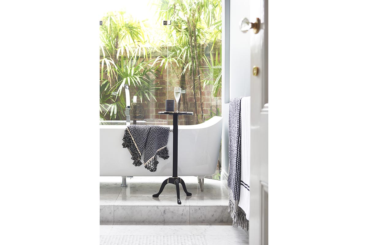 Glamour-Guest-Bathroom11-by-LynneBradleyInteriors.jpg