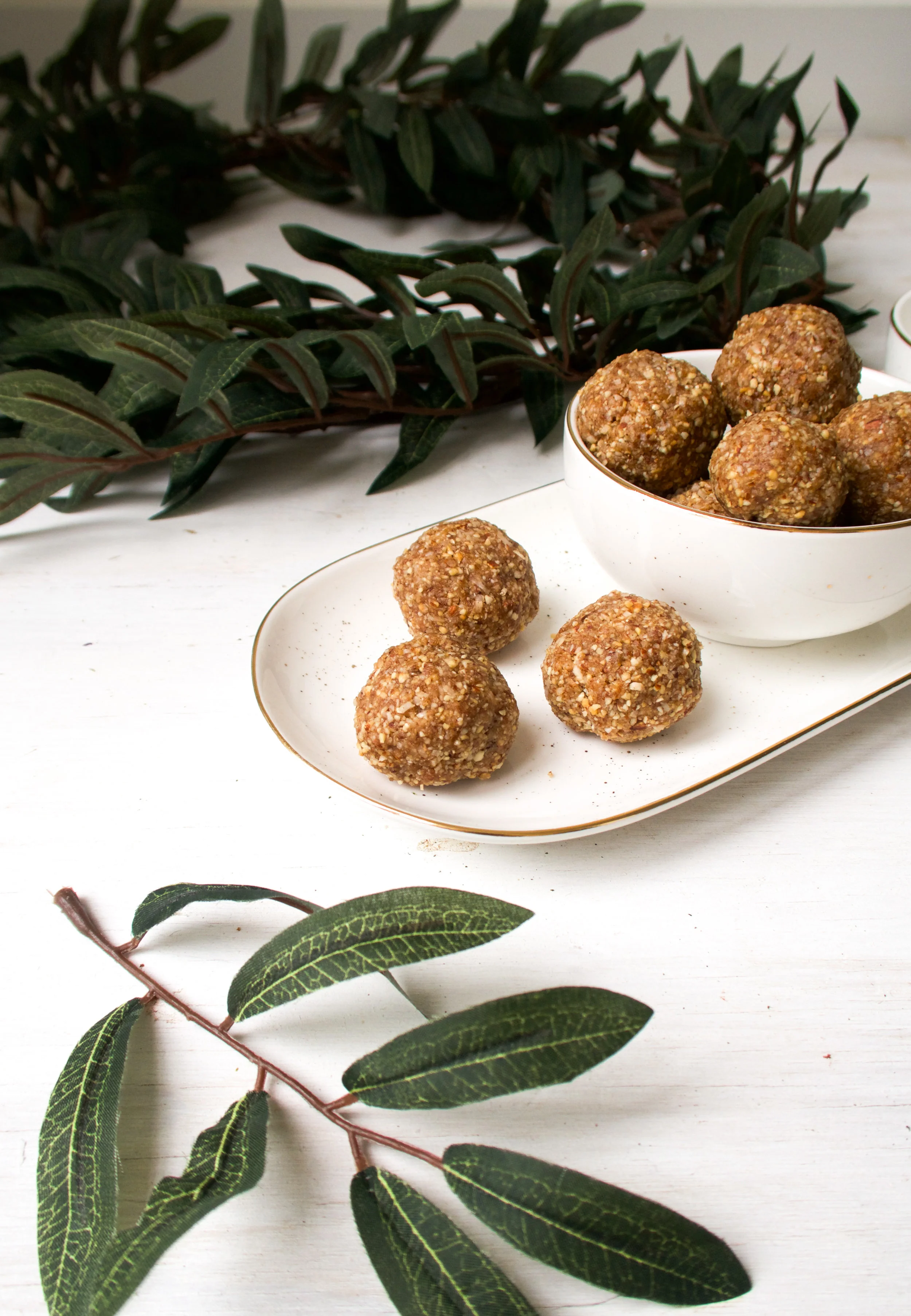 Gingerbread bliss balls 2.jpg