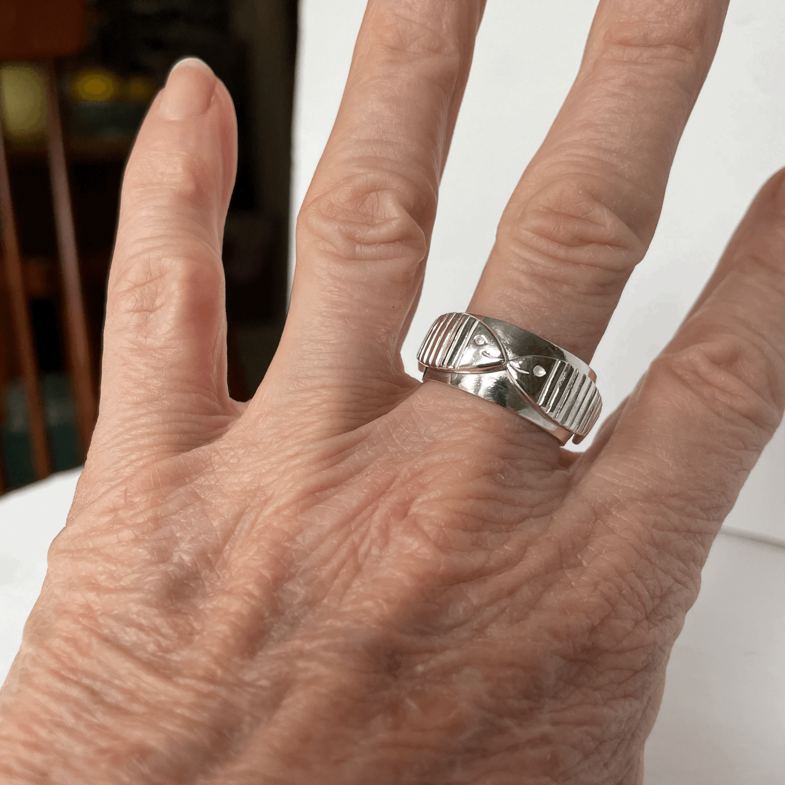 Kissing Fish Ring Sterling Silver tempImageENsTLD.gif