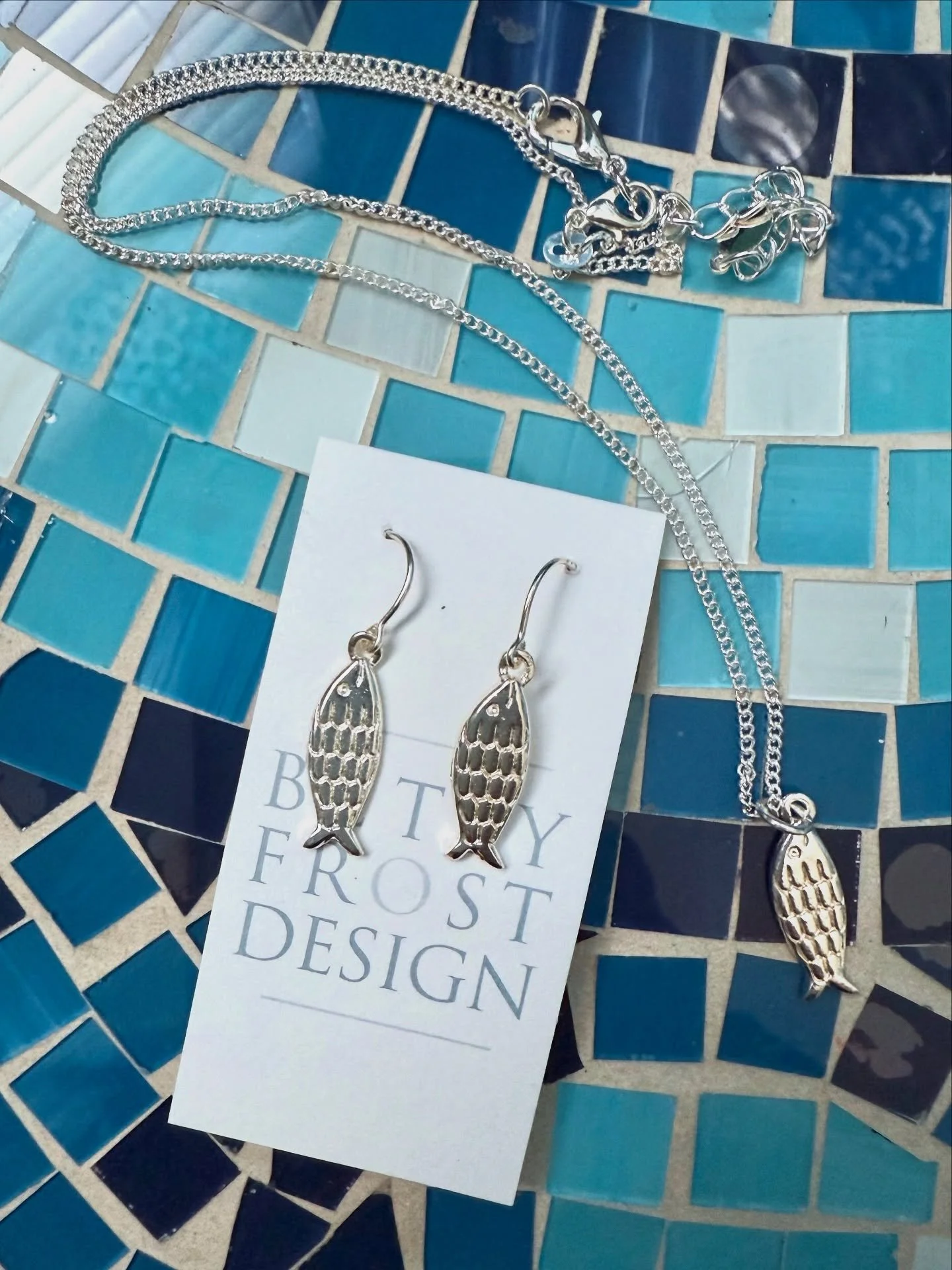 Hot summer night - and headed to the Boston&rsquo;s North End this weekend for the Fisherman&rsquo;s Feast? We&rsquo;ve got the perfect festive jewelry for the occasion. The Daily Catch Collection 🐠 🇮🇹
In the shop and on betsyfrostdesign.com