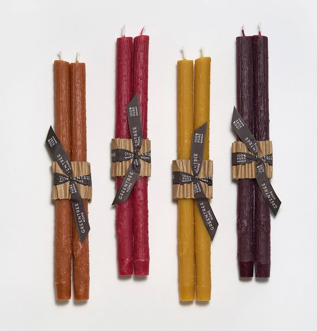 Customer FAV! ⭐️ Fall accents for home and tabletop. 🍁 &mdash; and perhaps for your Thanksgiving table or for host/hostess gift! 🎁 @greentreehomecandle candles are made with 100% Beeswax in NY. Plastic free and the burntime is 12-14 hours. 🕯️ You 