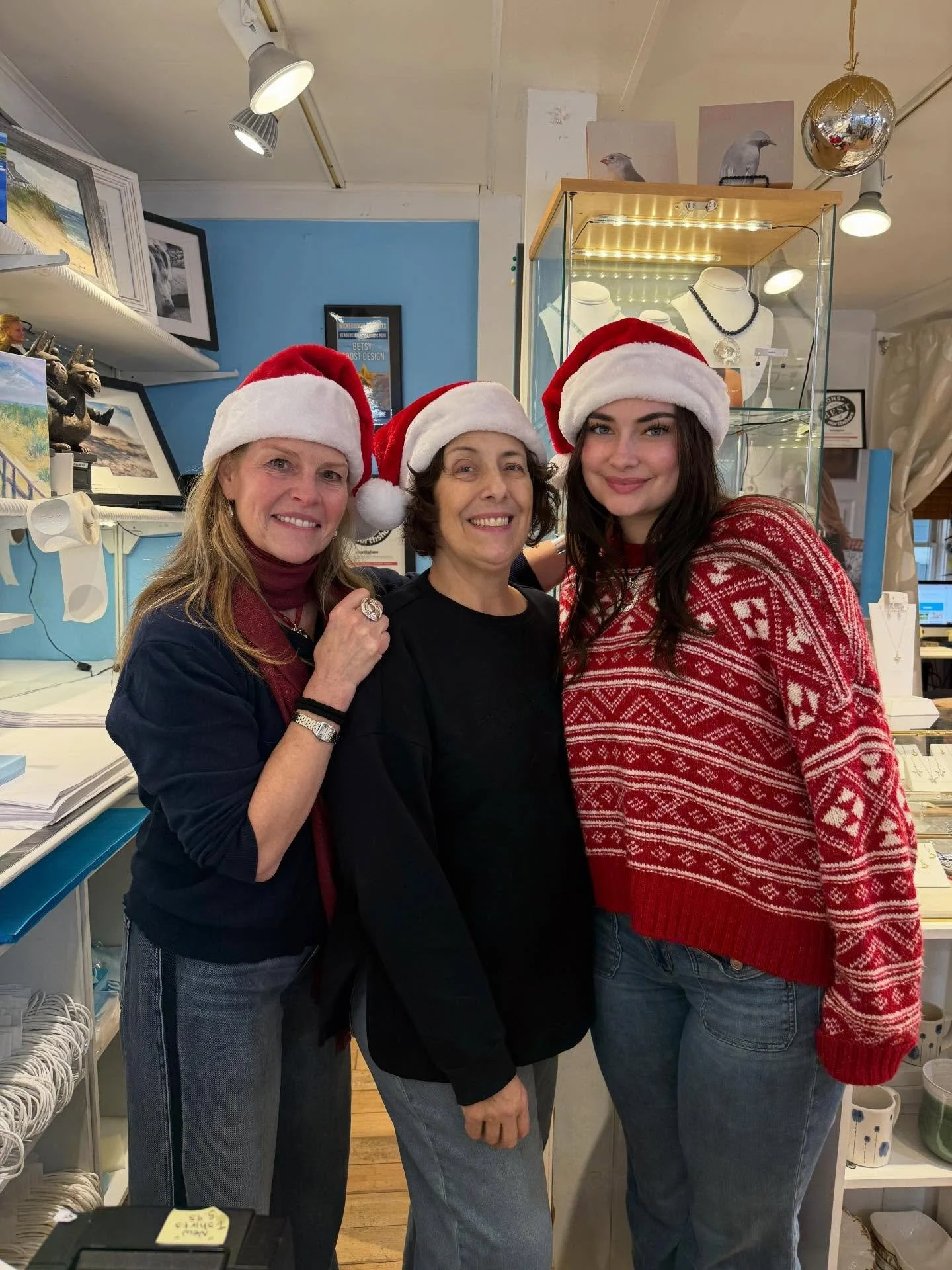 Santa&rsquo;s Helpers🎅🎄Come in and grab your last minute gifts! We are open till 5 today!!