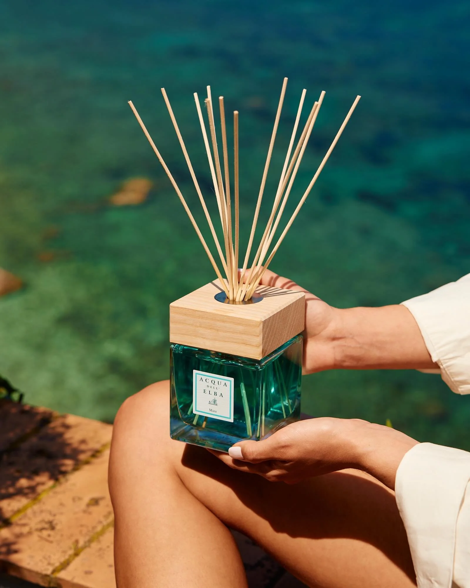 Summer gift ideas transporting you to Italy 🇮🇹 Created from Family&rsquo;s Love for Elba - the Secret Island of Tuscany. @acquadellelba was founded in 2000 by Fabio, Chiara &amp; Marco, all born and raised on Elba. Out of the love for their island,