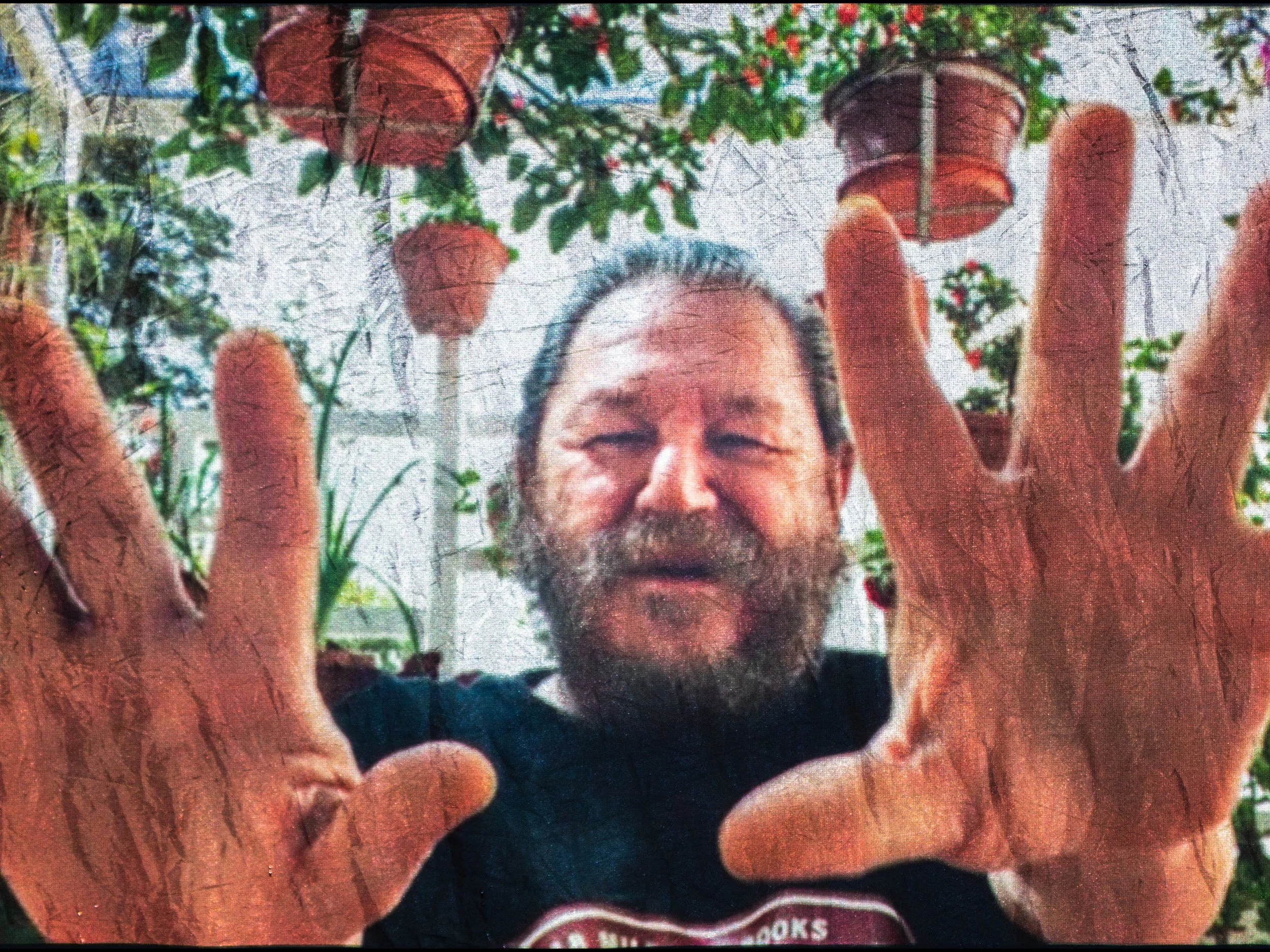 Paco Ignacio Taibo II - Waving goodbye from Mexico City