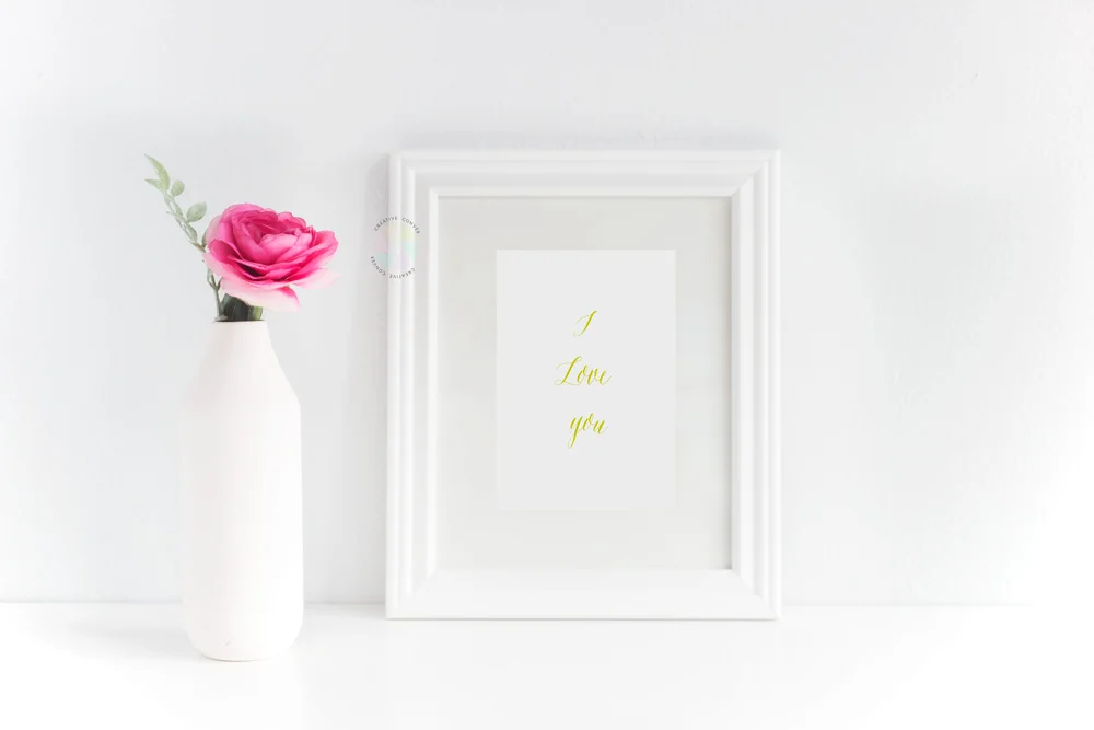 Styled_Frame_Mockup_002.jpg