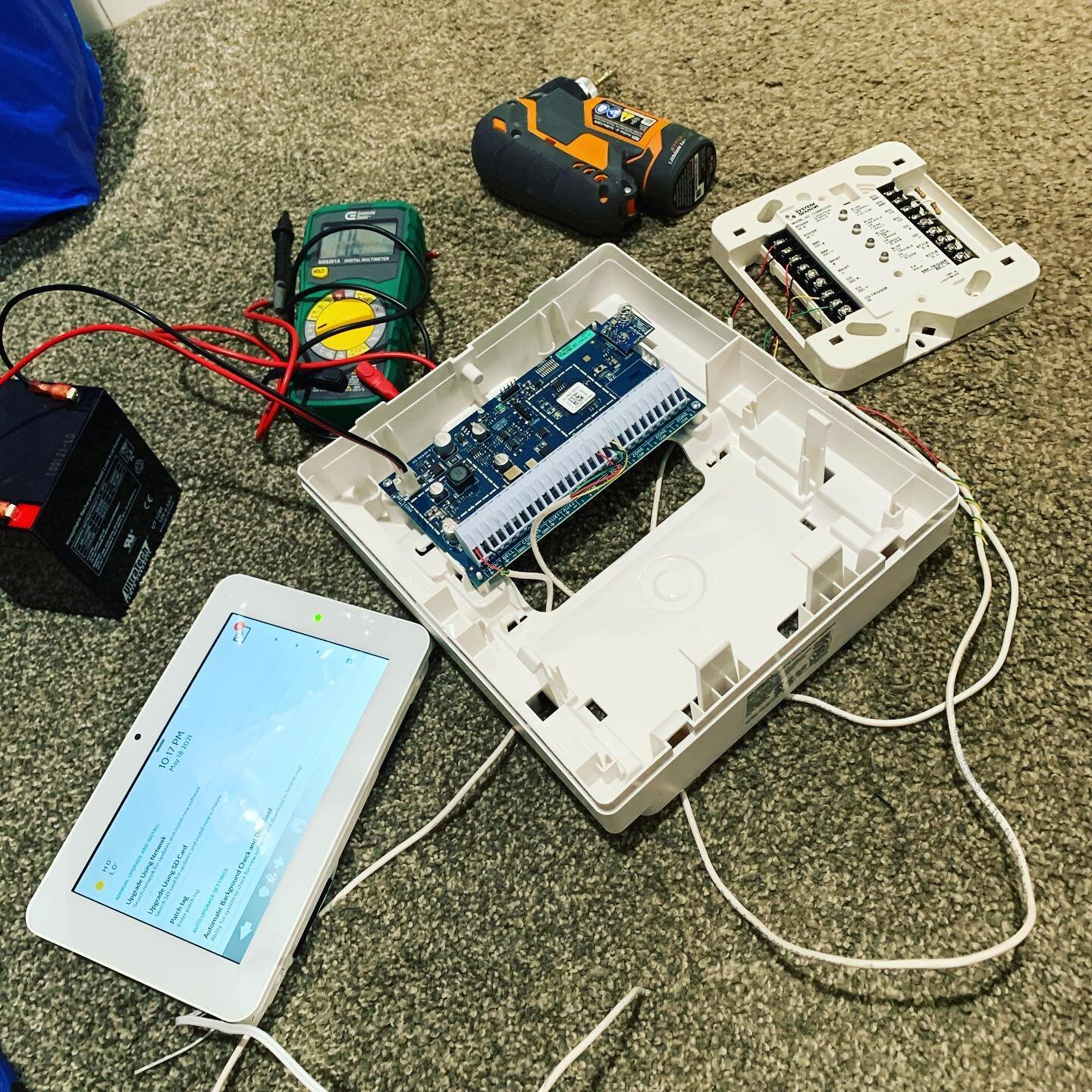 Playing with some new products... as things change in technology we try to learn all we can to better serve our builders and customers. There is no better way to learn than a little hands on experience. #lowvoltagetechnician #oklahomasecurity #dsc #q