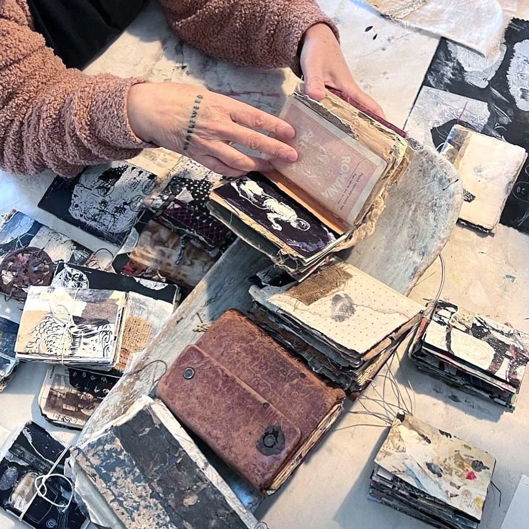 Today&rsquo;s paradox.
Waking up tired and pumped up. 

First day of Into the Spirit of Things, Art &amp; Soul, Portland, Oregon.

#artandsoul 
#artandsoulretreat 
#mixedmedia 
#bookmakingworkshop
#mixedmediaretreat 
#mixedmediaart
#bookmaking
#bound