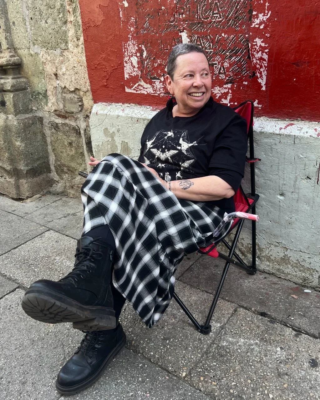 In constant migration and pretending to blend in. Like anyone else, to belong in this troubled world and its troubled humans. 

Caption inspired by my new shirt asking:
&iquest;Sabes por qu&eacute; migran los p&aacute;jaros?

Do you know why the bird