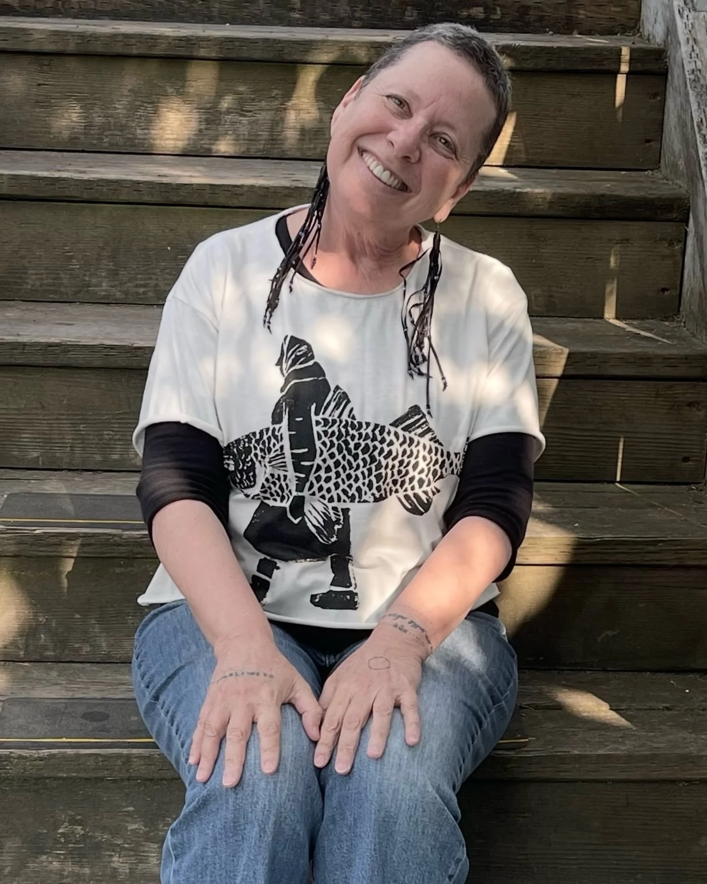 The importance of pausing. 

I came across this picture from a couple years ago taken in Whidbey Island. 

I love this T-shirt, the lil Babushka carrying a giant fish. 

Happy Sunday 🤍🤎🤍