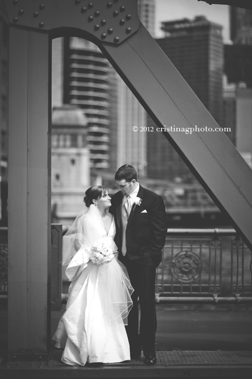 La_Salle_Bridge_Chicago_Wedding_Pictures2a.jpeg