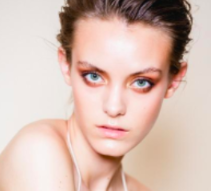 Click here to book the Amy (Syd), the Artist behind this look