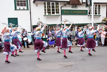 Morris at the Chequers.jpg