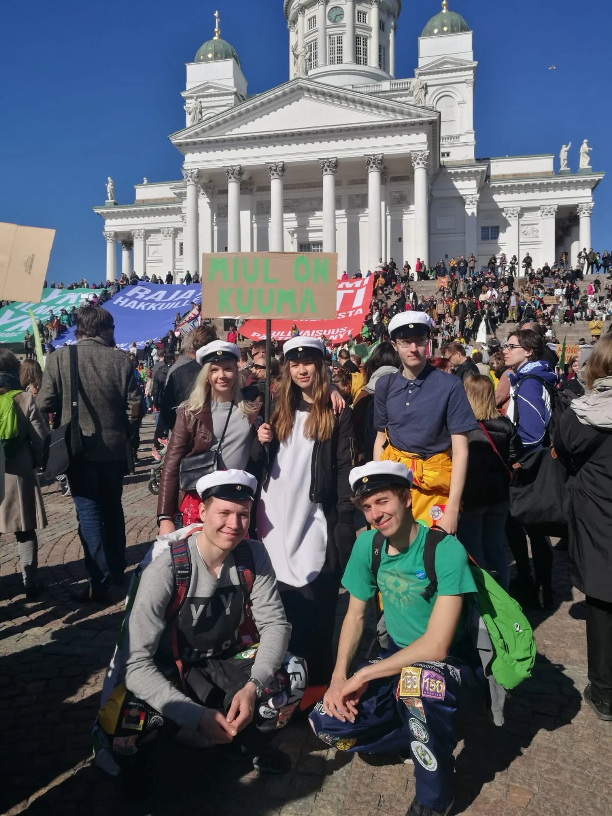 HYY:n Vihreät marssimassa ilmaston puolesta 6.4.2019