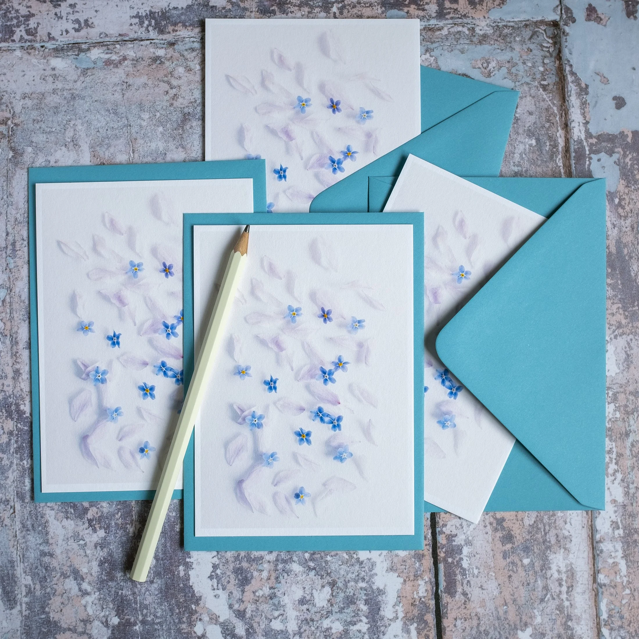 Set of 4 forget me not notelets, with blue envelopes.