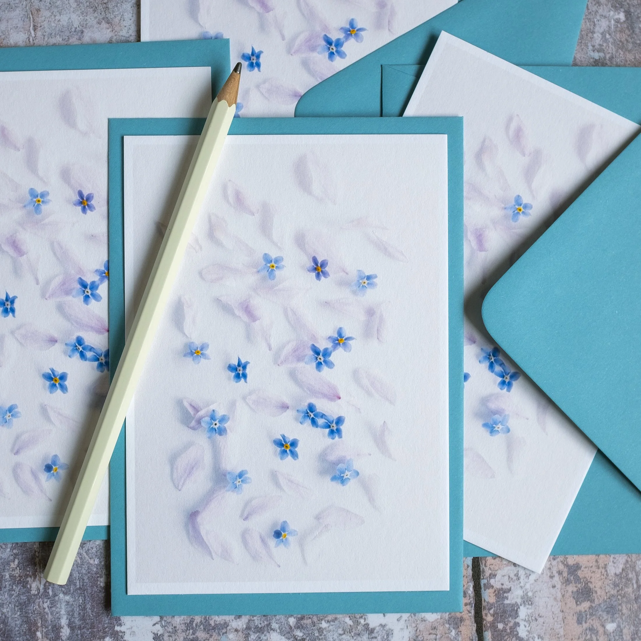 Set of 4 forget me not notelets, with blue envelopes.