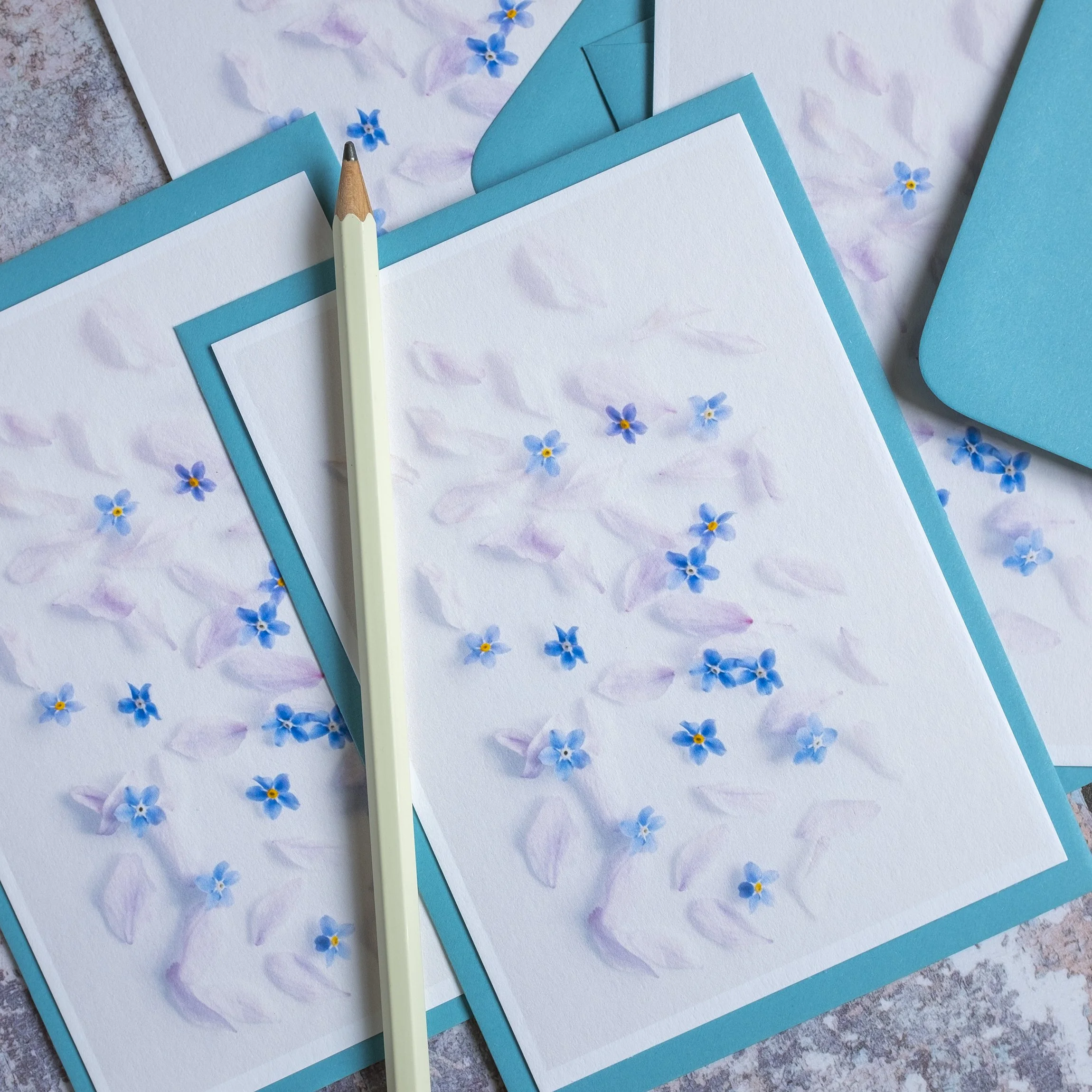 Set of 4 forget me not notelets, with blue envelopes.