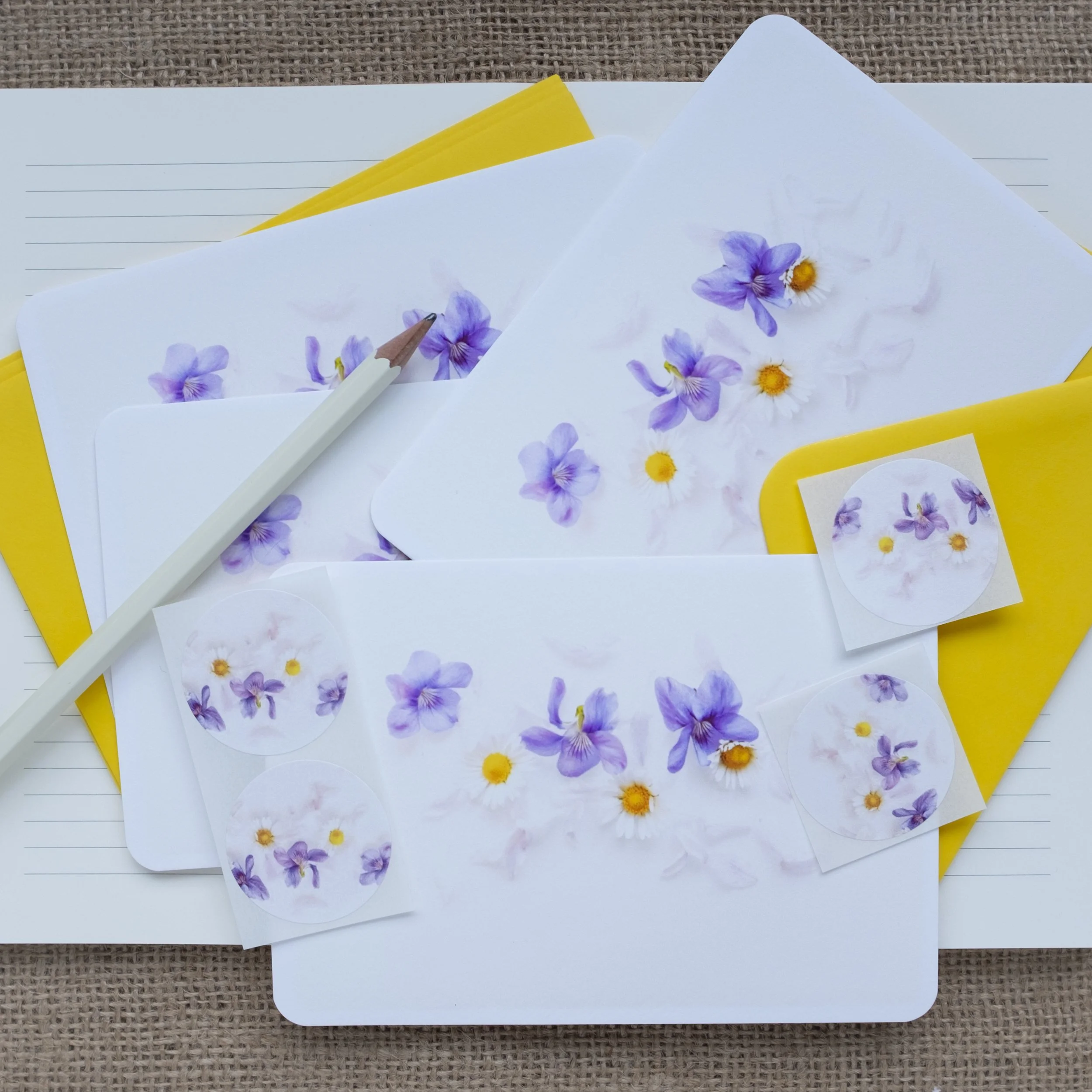 Wildflower notelets with violets and daisies.