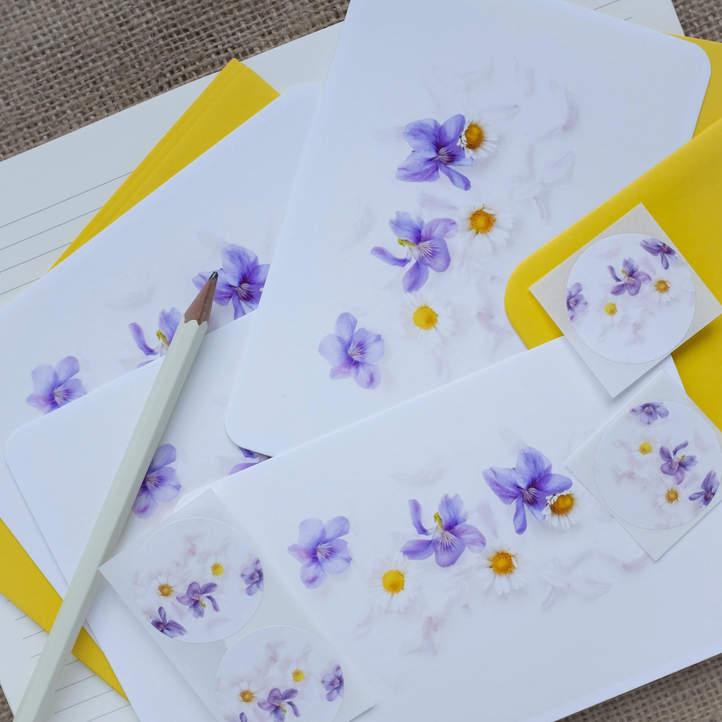 Wildflower notelets with violets and daisies.