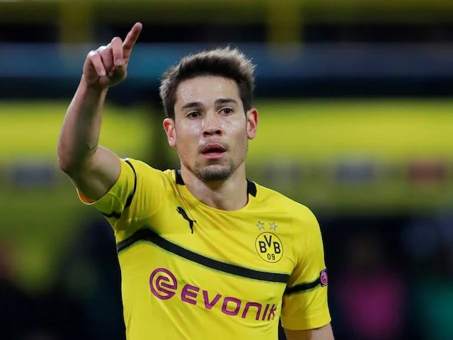 FC Lorient cashed out the 20% in Raphaël Guerreiro for €6.7m in June 2020. In July 2022 he was signed by Atlético Madrid for €67m (20% equating to €13.4m).
