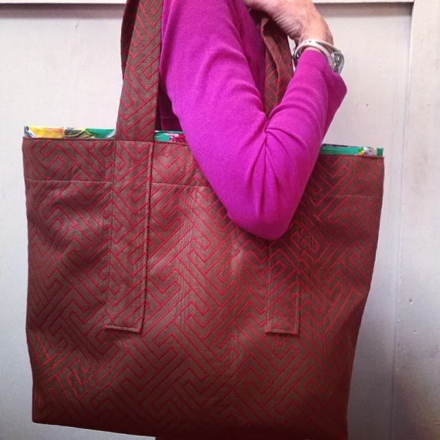 Shoulder bag with waterproof lining