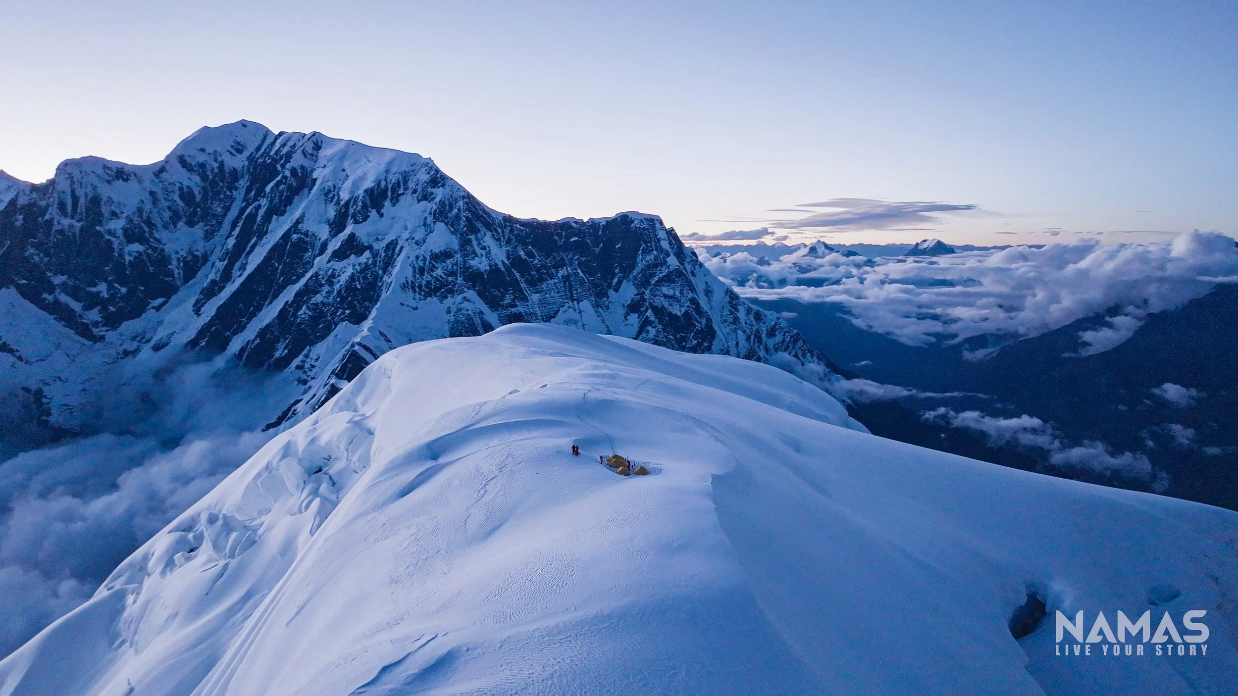 Manaslu from AIV-03-min.jpg
