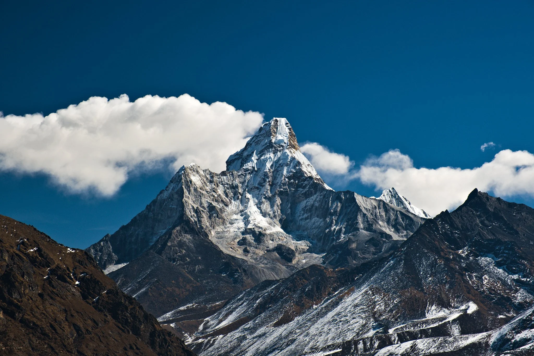 Ama Dablam 6812M