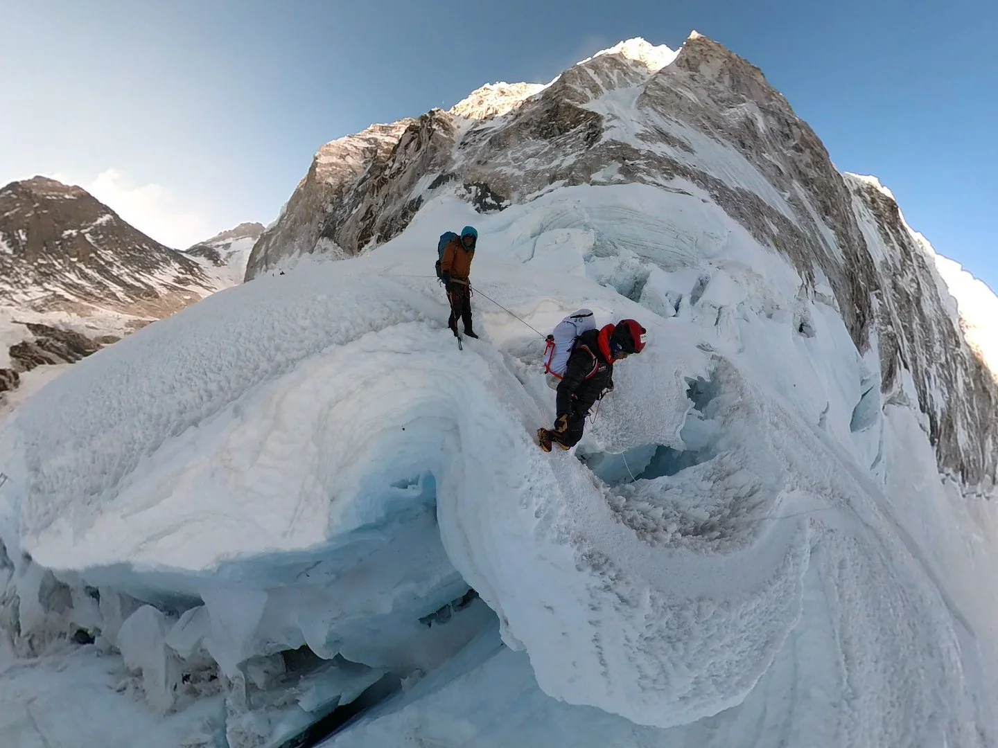 Summit Fever: The Psychology That Kills Climbers Above 8,000m