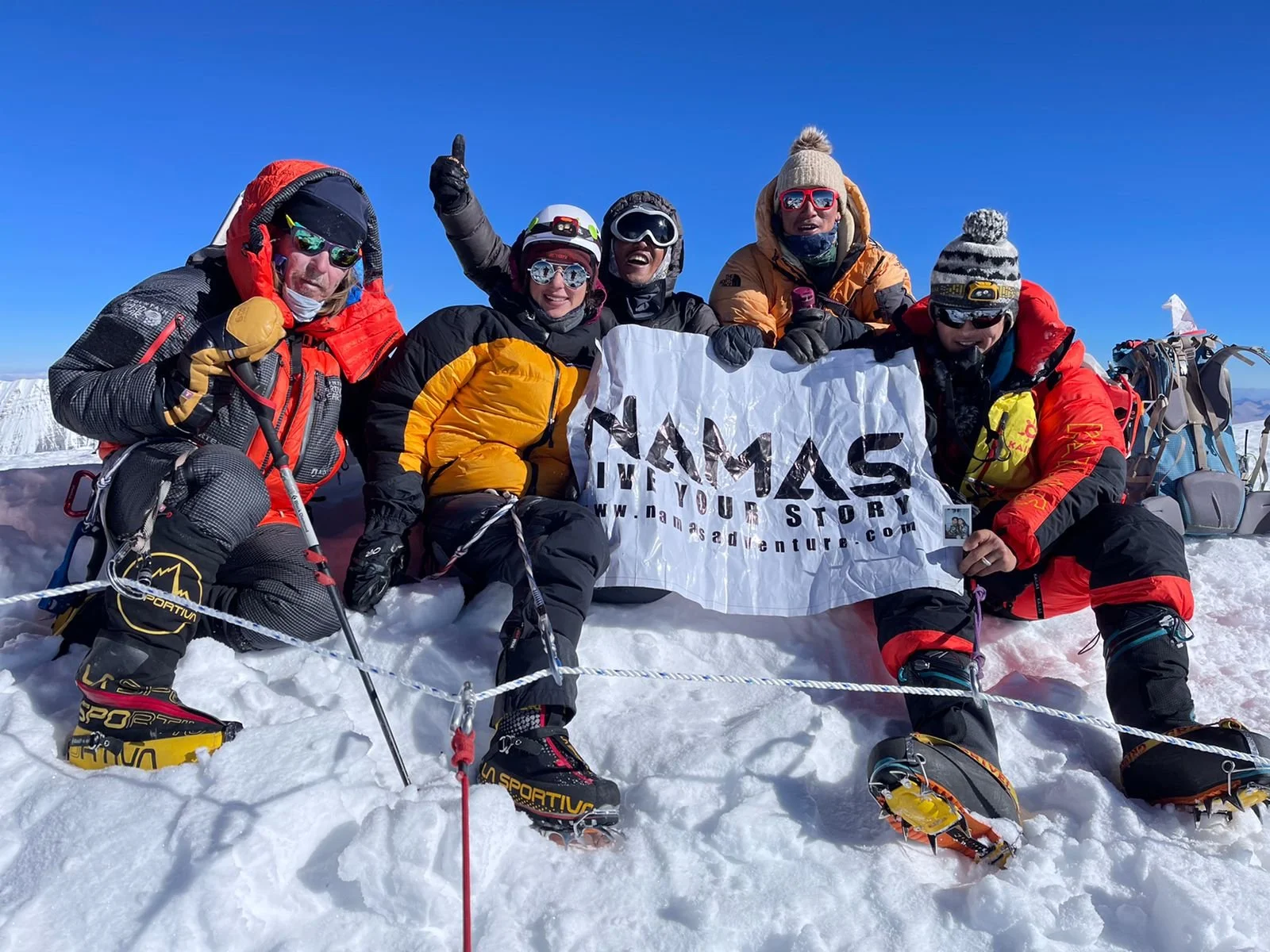 Which Companies Offer Guided 7000m Mountain Expeditions