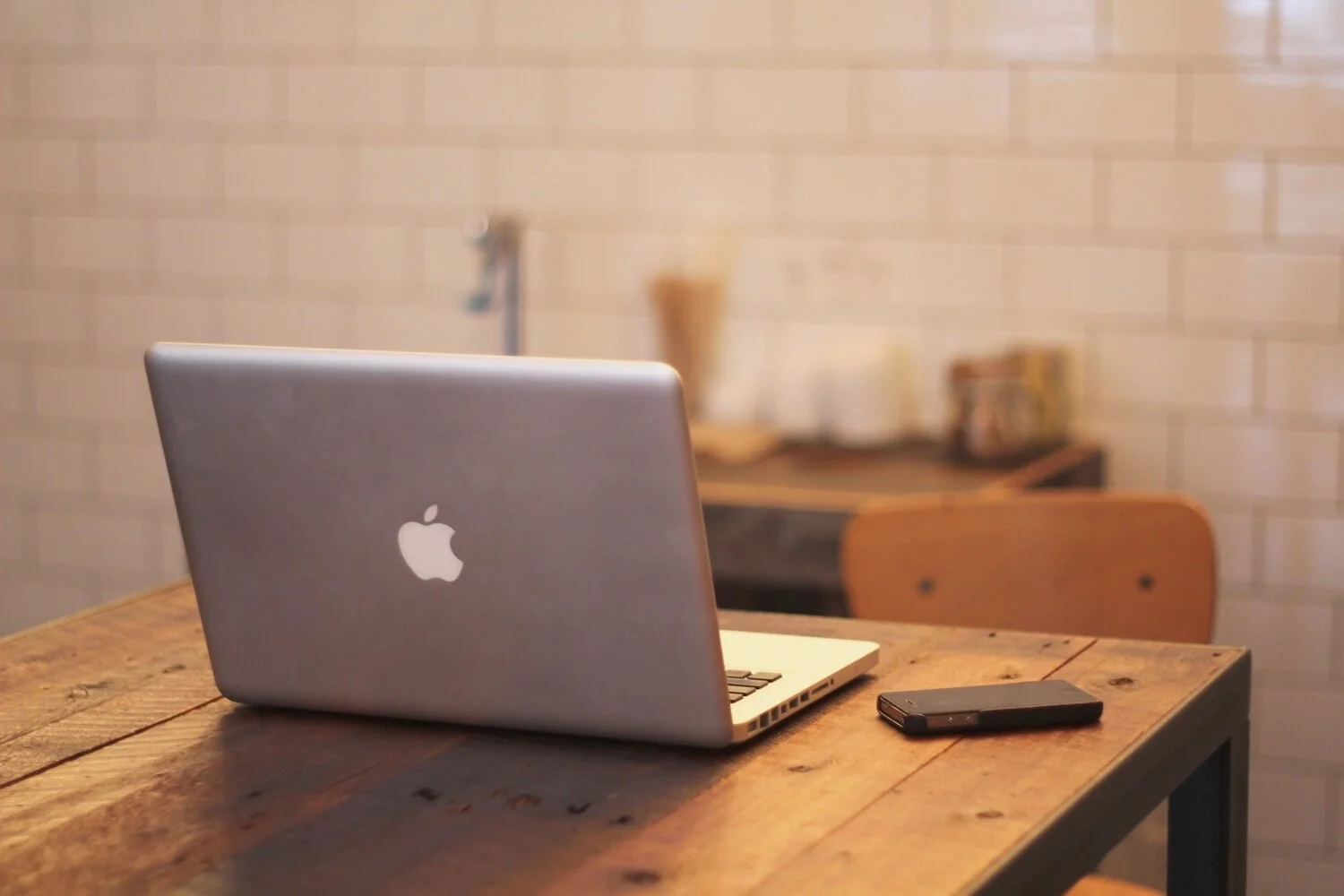 MacOnDesk3.jpg